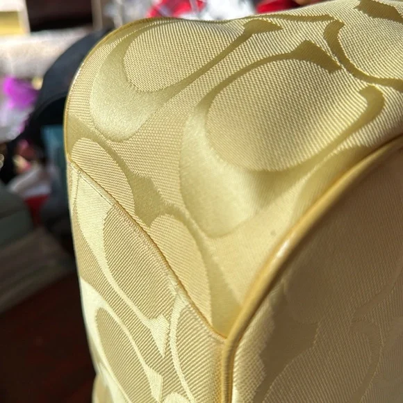 New Coach Yellow Shoulder Bag Never Used - Picture 7 of 14